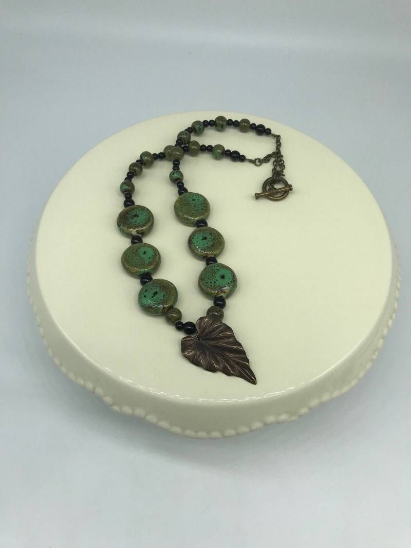 Mondschein Blatt-Keramik Und Kupfer Halskette | N16 von SouthernOceanDesigns