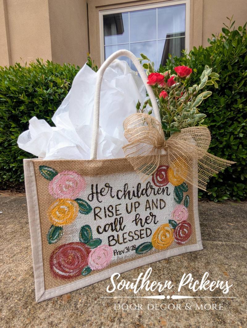 Benutzerdefinierte Handbemalte Jute-Einkaufstasche - Personalisierte Geschenktasche Mit Namen, Schrift Oder Blumenmuster Brautjungfer, Lehrer Benutzerdefinierte Handbemalte Jute-Einkaufstasche - Personalisierte Geschenktasche Mit Namen, Schrift Oder Blumenmuster Brautjungfer, Lehrer von SouthernPickensLA