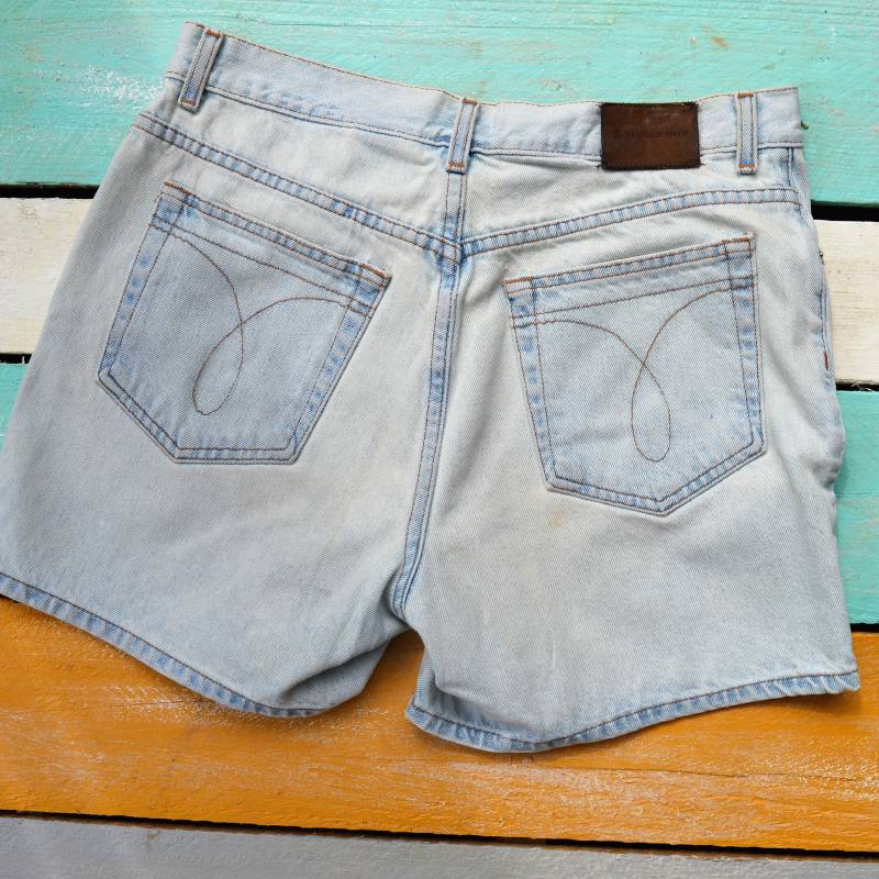 Calvin Klein Hochhaus-Jeans Jorts Enzyme Wash Mom 1990S Light Wash Shorts Calvin Klein Hochhaus-Jeans Jorts Enzyme Wash Mom 1990S Light Wash Shorts von SouthernPoshShop