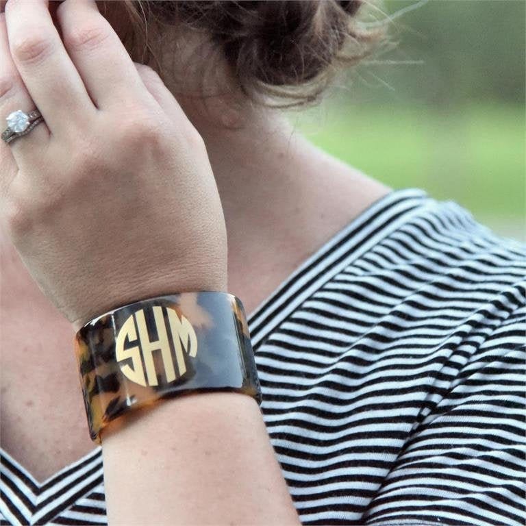Monogramm Schildkröte Manschette Armband Personalisiertes Schmuck Geschenk von SouthernTouchMono