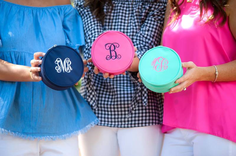 Runde Schmuckschatulle Mit Monogramm Personalisiertes Geschenk Runde Schmuckschatulle Mit Monogramm Personalisiertes Geschenk von SouthernTouchMono