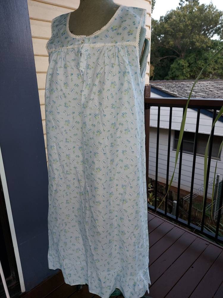 Nightie Baby Puppe Blau Nachthemd, Vintage Zarte Blumen Retro Damen Süße Floral Nighti von Southernhouse