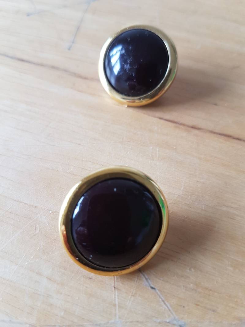 Ohrringe Kühn Gefährlich Dunklen Mitternacht Ovale Intensive Faux Steinen Auf Goldtone Mit Clip Rücken von Southernhouse