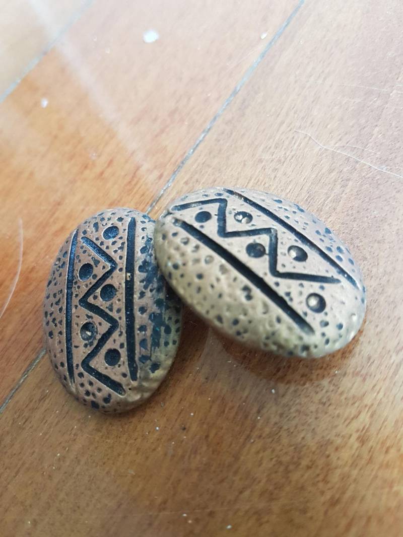 Ohrringe Stammes-Brasstone Schönen Ovalen Zip Zag Clip Auf Rücken Anweisung Modeschmuck von Southernhouse