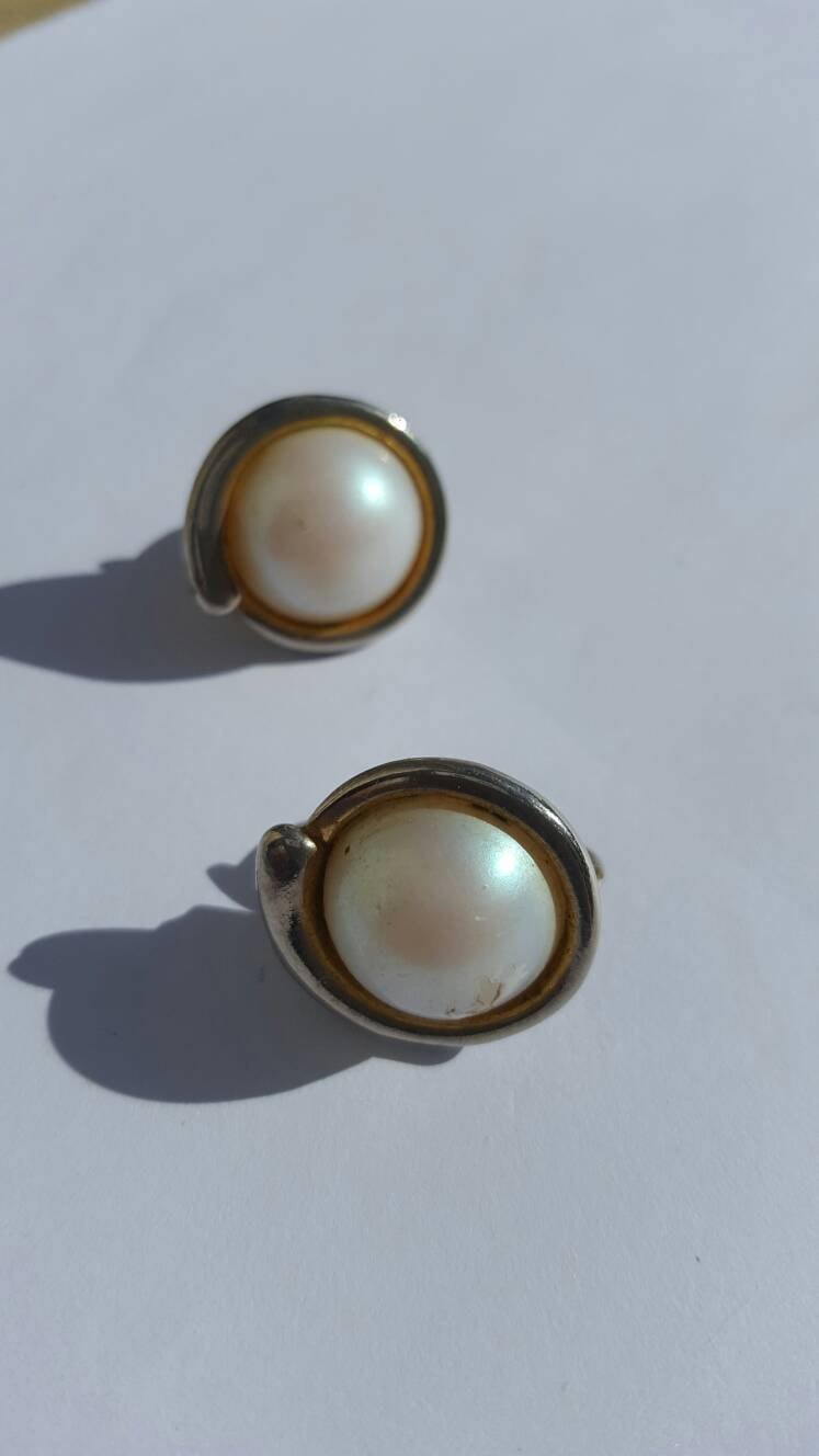 Ohrringe Vintage Faux Perle Goldtone Anweisung Glamour Schöne Clip Auf Rücken Modeschmuck Aus Verstorbenen Nachlass von Southernhouse