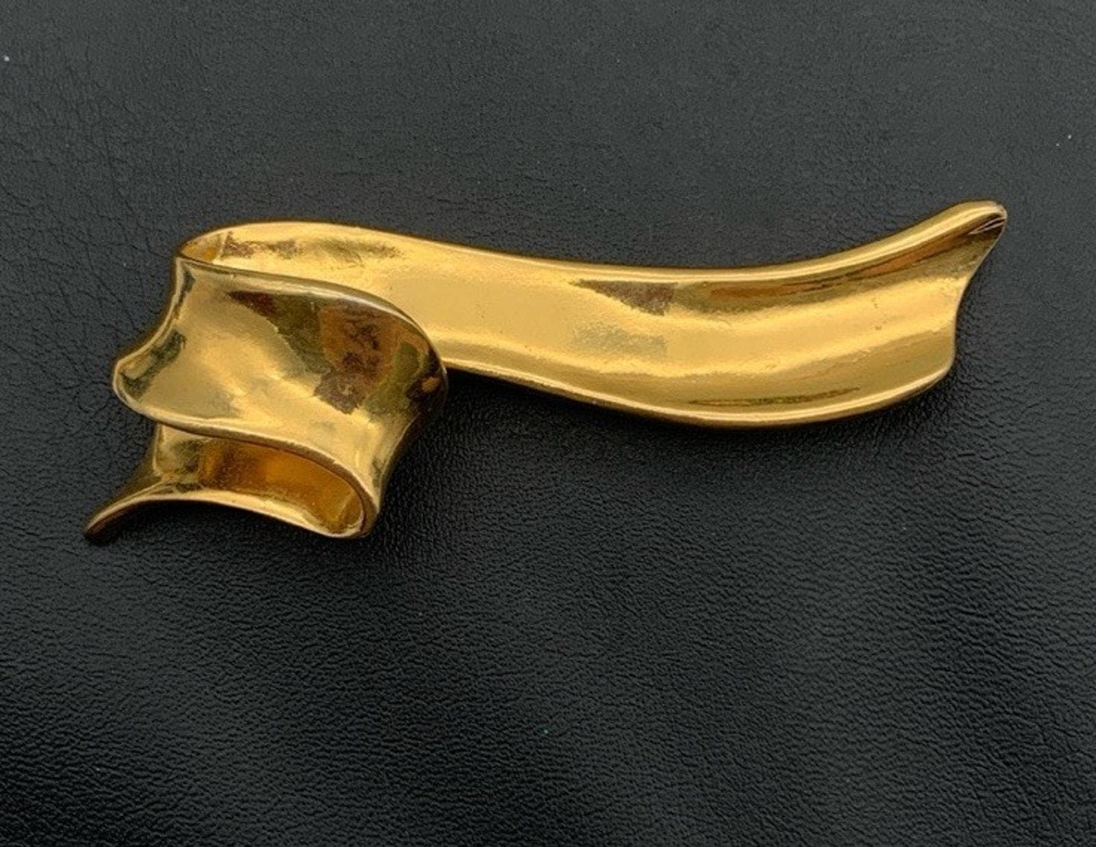 Vintage Avon Bold Gold Tone Ribbon Swirl Modernist Brosche von Southernreseller