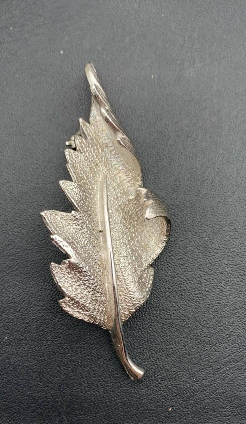 Vintage Coro Silber Tone Krause Blatt Texturierte Brosche Pin von Southernreseller