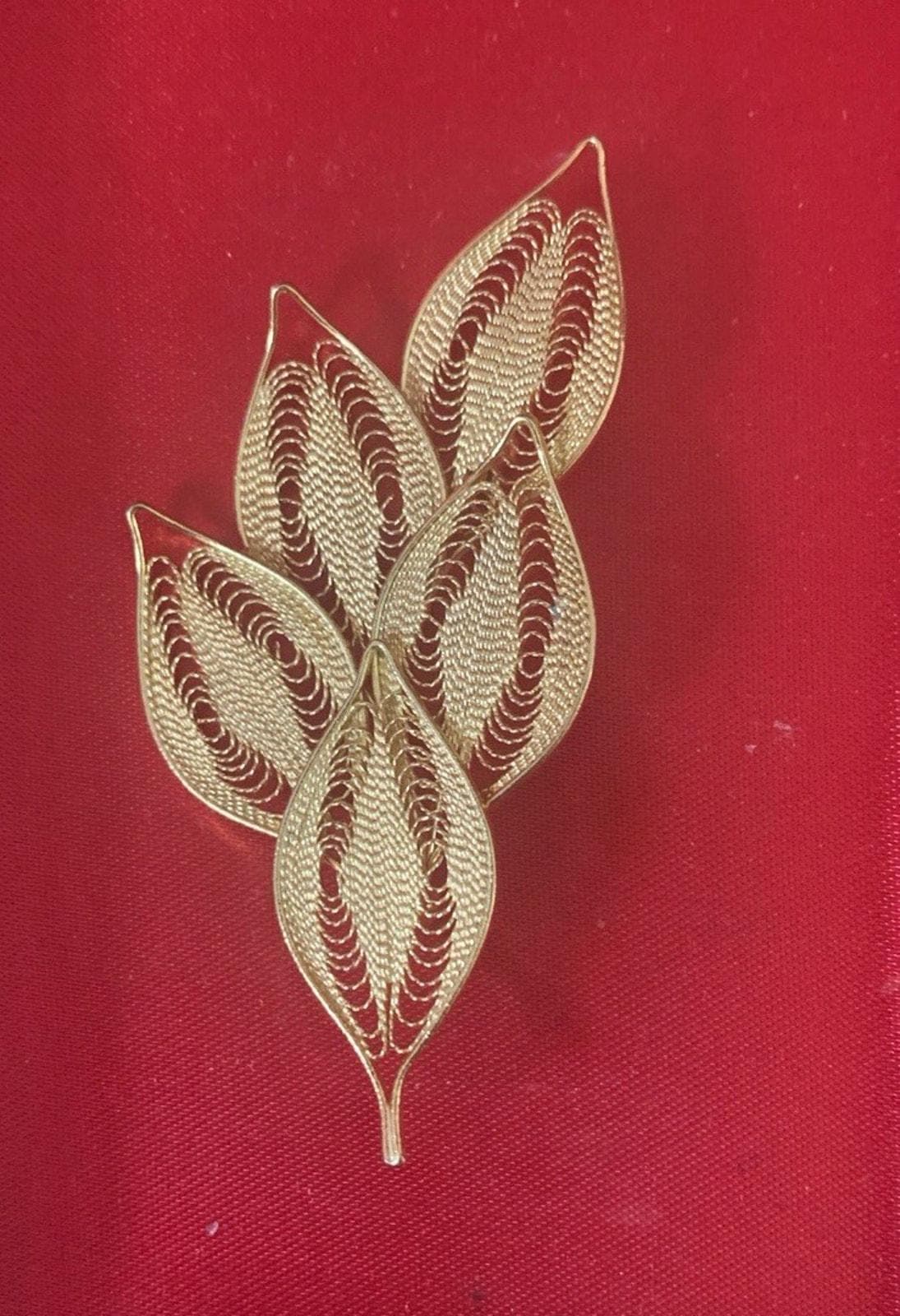 Vintage Gold Ton Filigrane Multi Blatt Blätter Brosche von Southernreseller