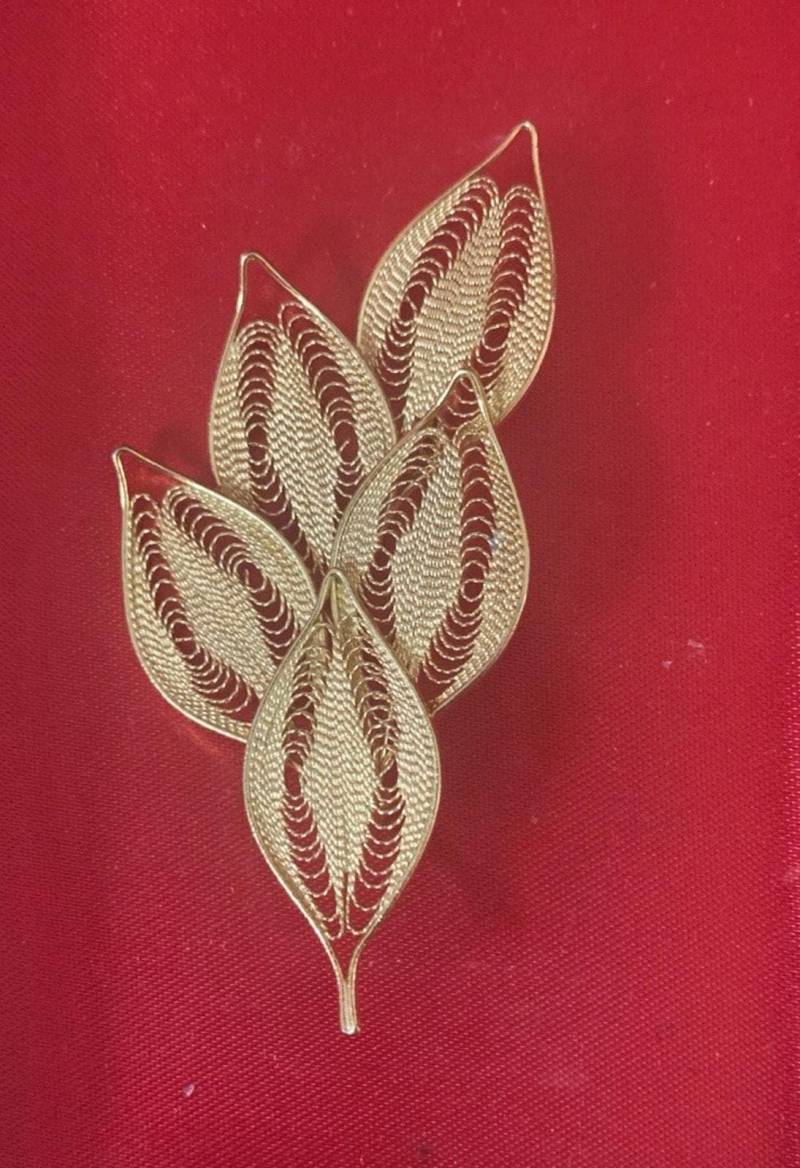 Vintage Gold Ton Filigrane Multi Blatt Blätter Brosche von Southernreseller