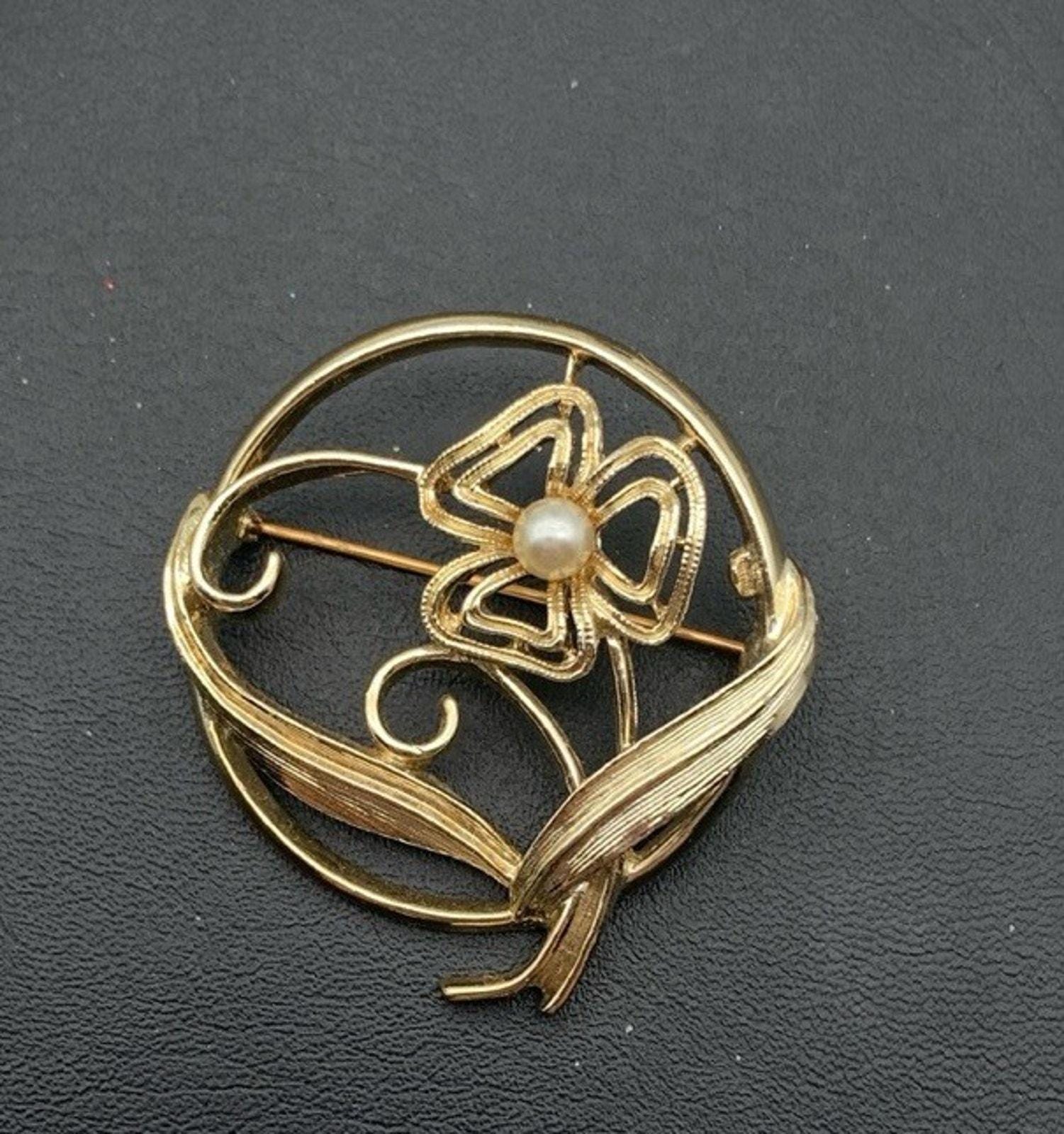 Vintage Sarah Coventry Gold Ton Blumen Kreis Swirl Brosche Pin Mit Faux Perle von Southernreseller