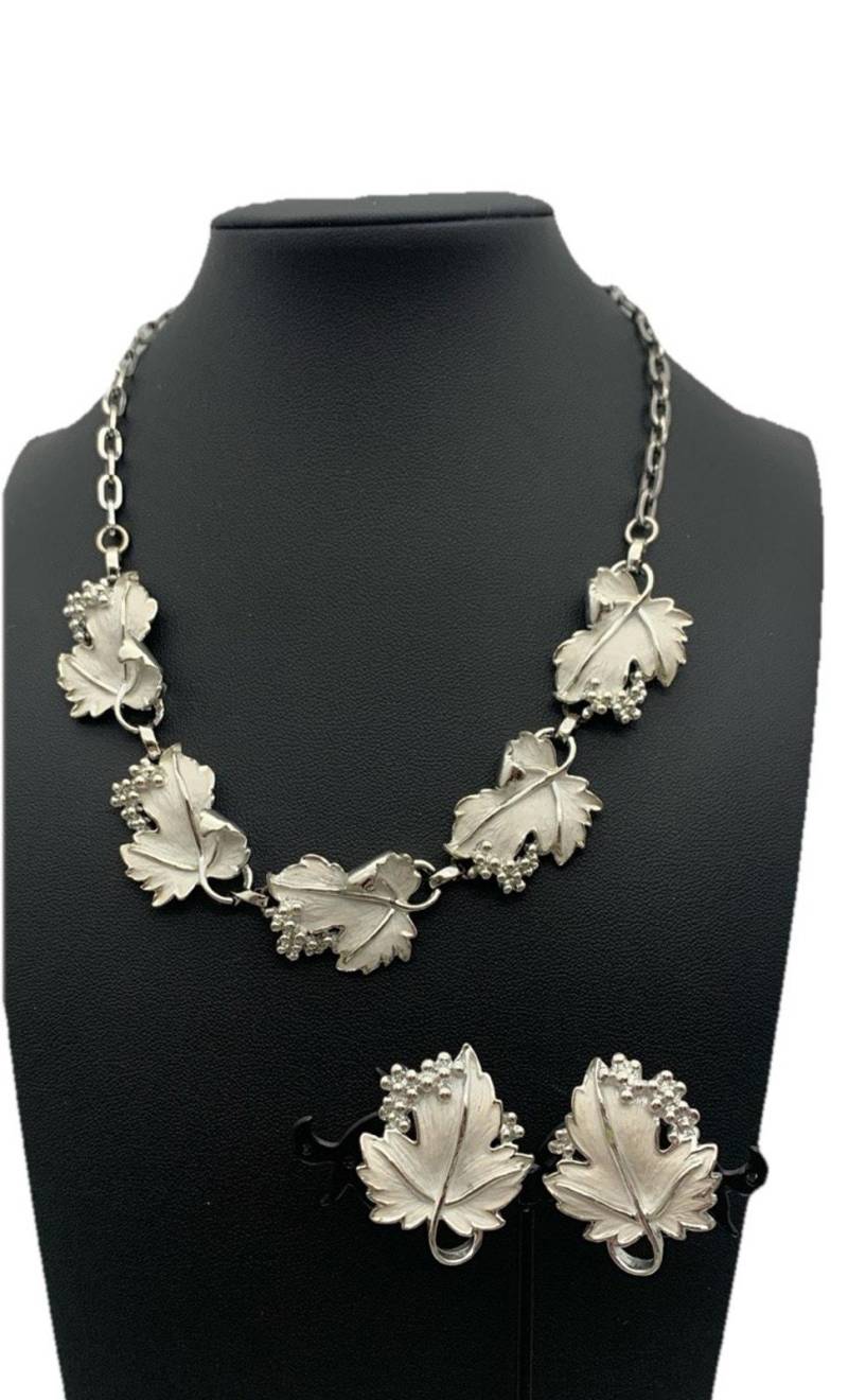 Vintage Sarah Coventry Halskette Ohrring Set Whispering Leaves 1959 von Southernreseller