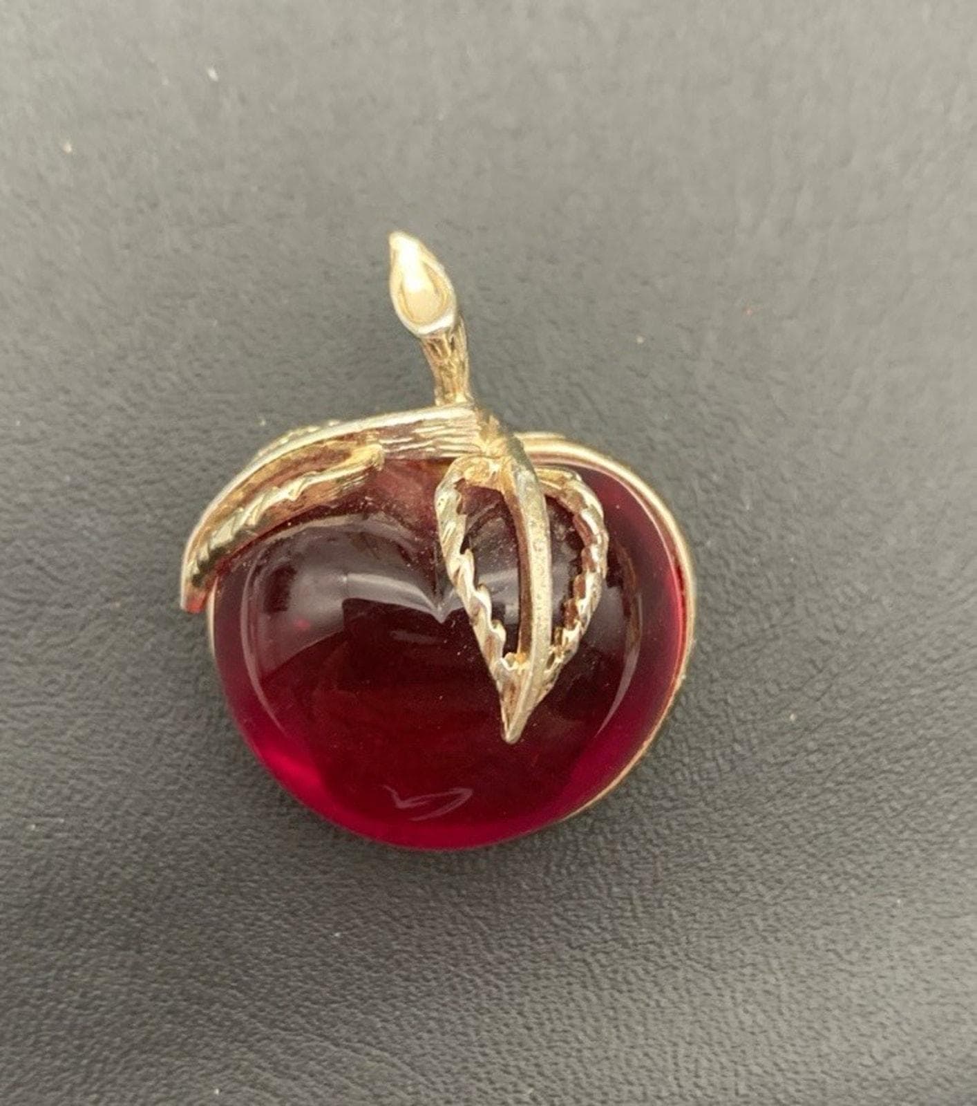 Vintage Sarah Coventry Jelly Belly Lucite Apfel Kirsche Brosche Fuchsia Rosa Rot von Southernreseller