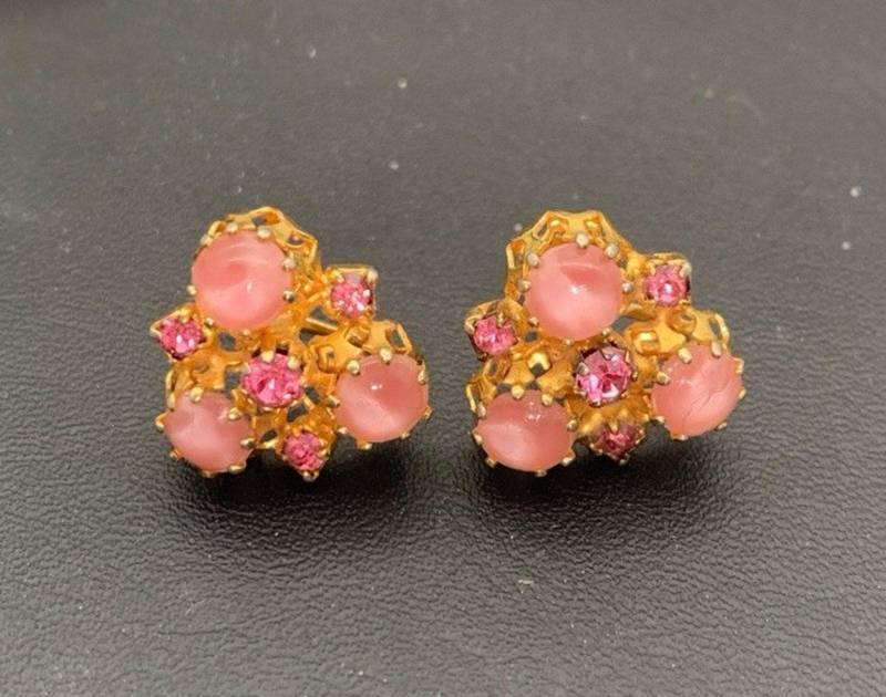 Vintage Schöne Rosa Cabochon & Strass Gold Ton Ohrringe von Southernreseller