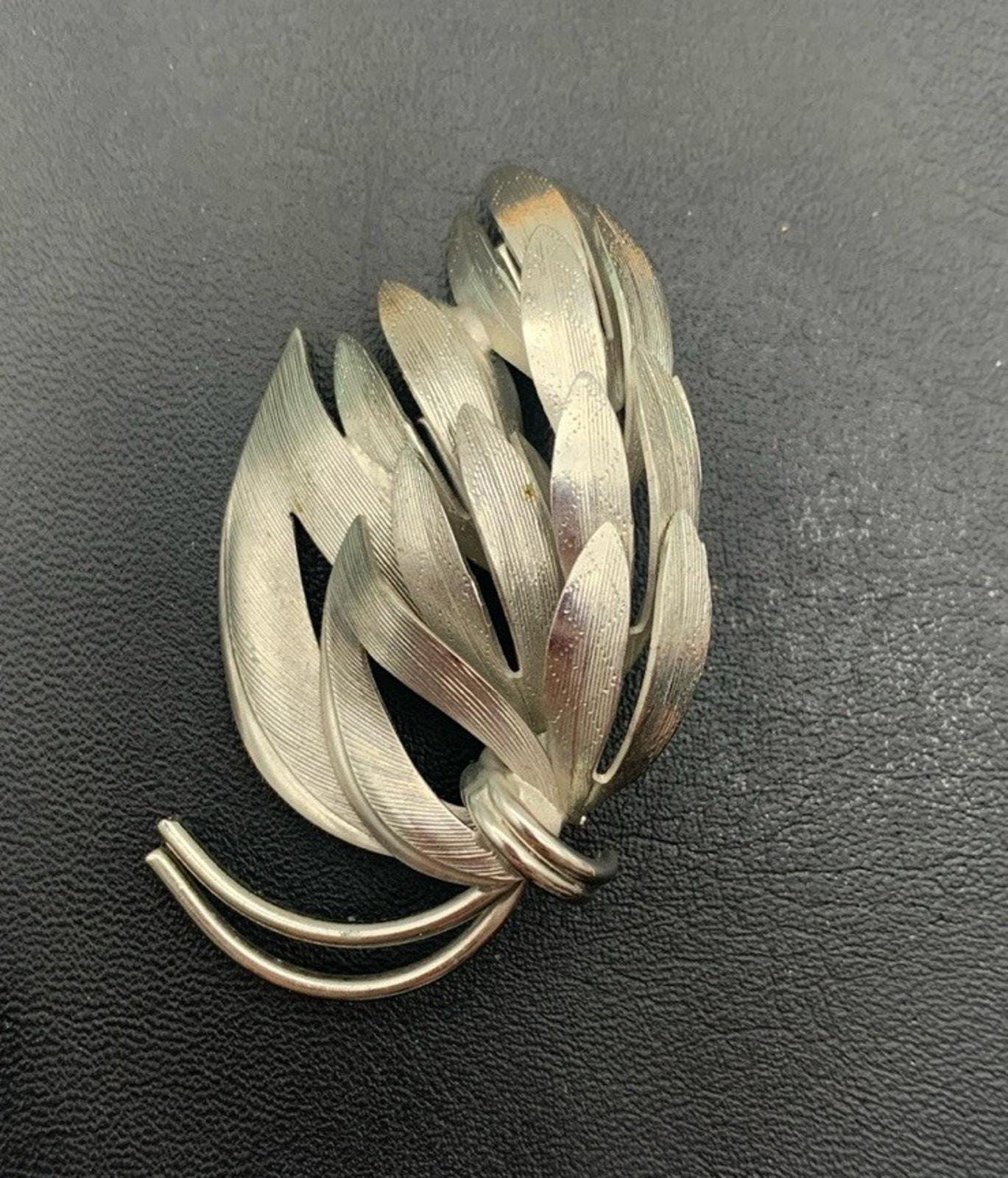 Vintage Schöne Silber Ton Blume/Blatt Blätter Brosche Geätzte Details von Southernreseller