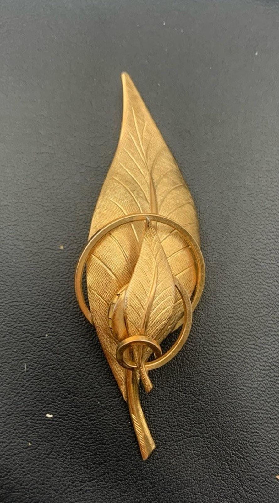 Vintage Signierte Hobe 1965 Doppel Blatt Blätter Gold Ton Brosche von Southernreseller