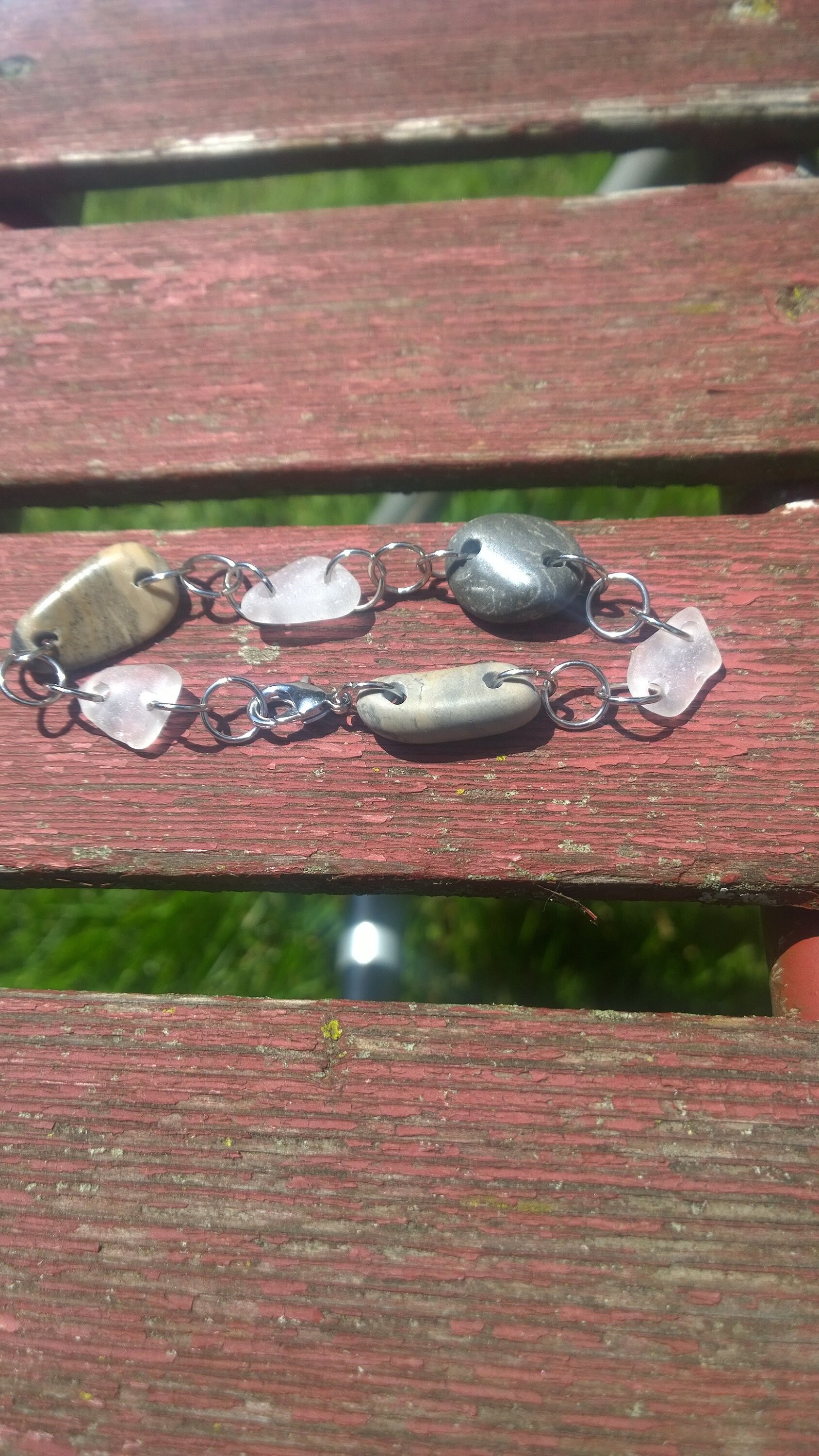 Hell/Dunkel Grau Lake Michigan Stein Und Strand Glasarmband Hell/Dunkel Grau Lake Michigan Stein Und Strand Glasarmband von Southportstones