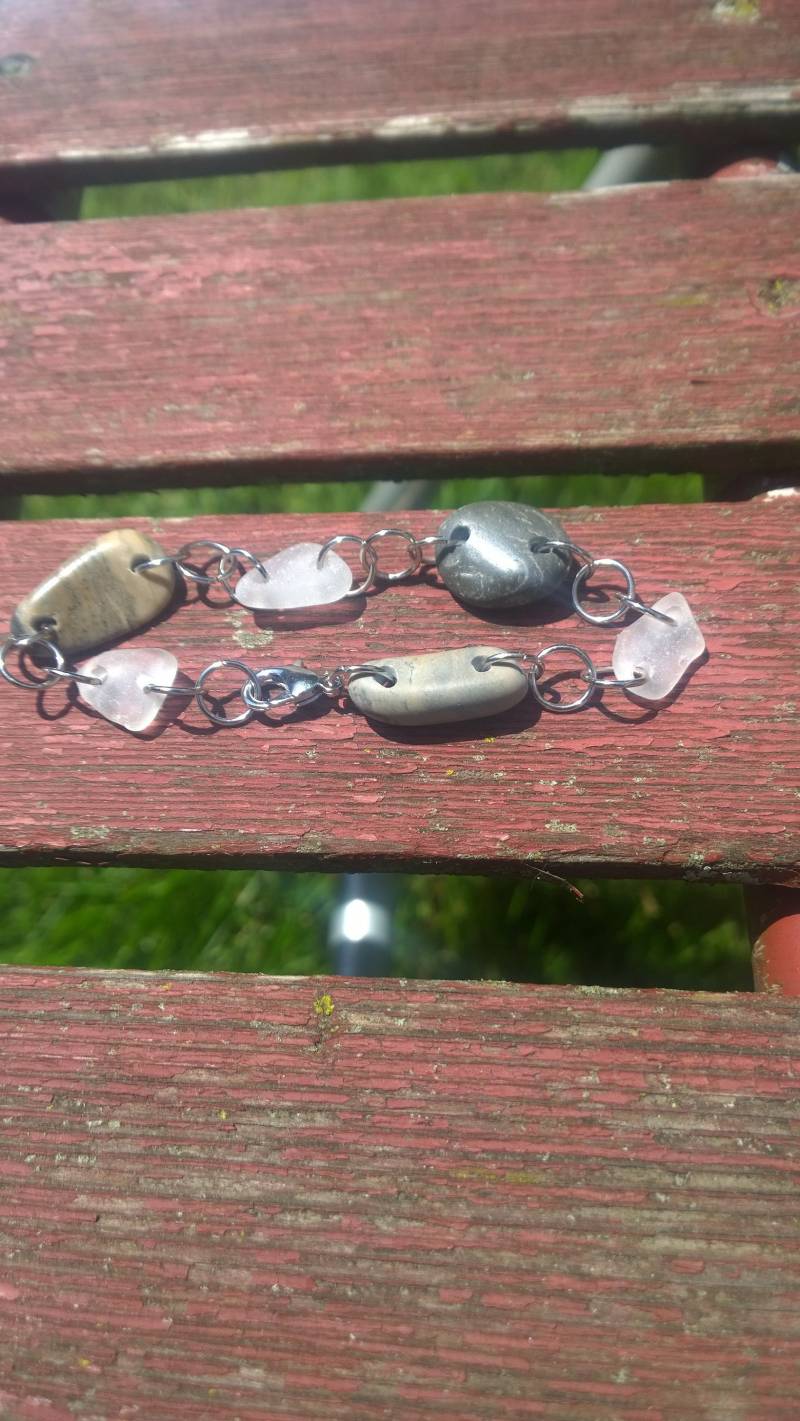 Hell/Dunkel Grau Lake Michigan Stein Und Strand Glasarmband von Southportstones