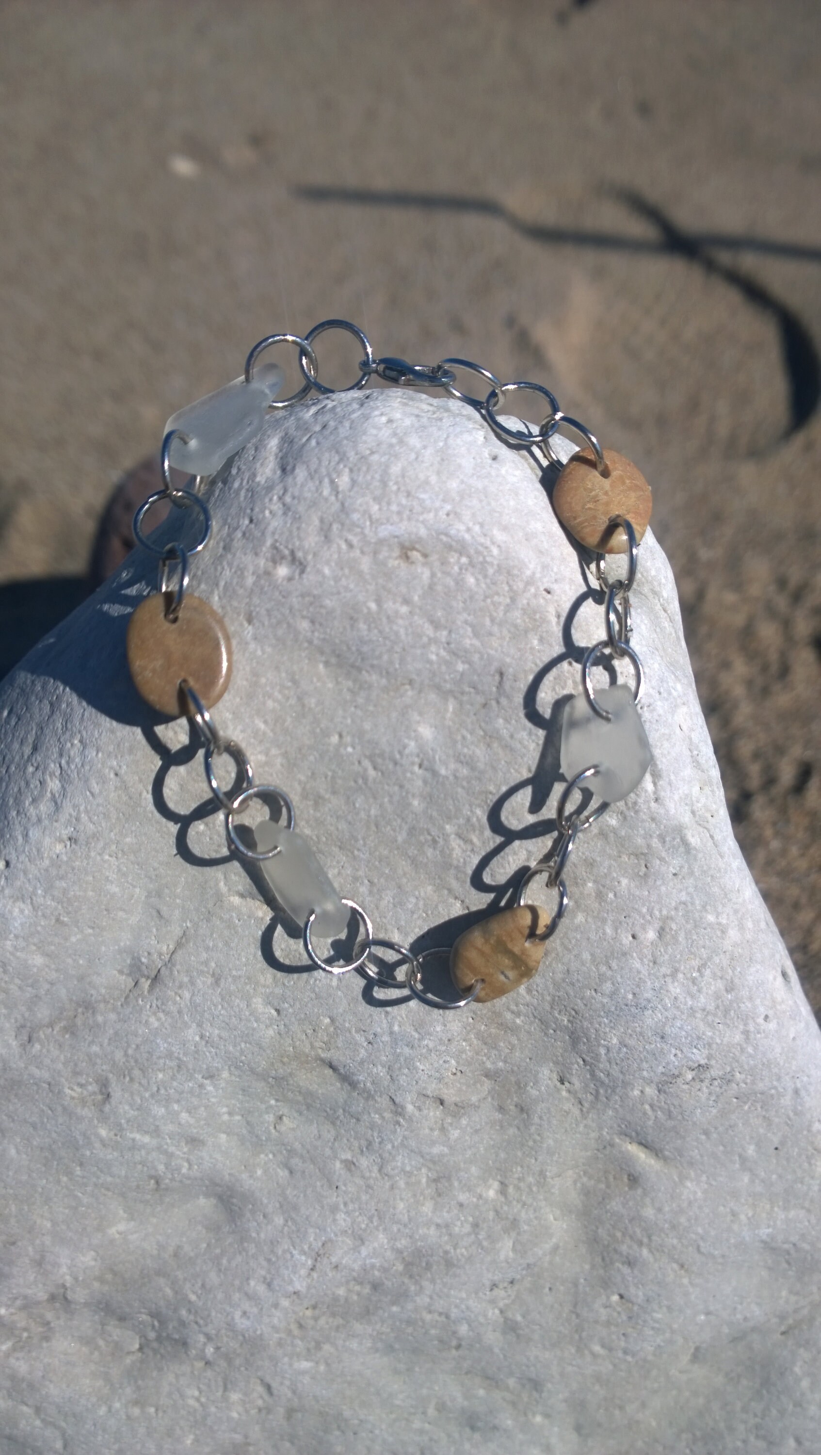 Hell Braun Lake Michigan Stein Und Strand Glasarmband Hell Braun Lake Michigan Stein Und Strand Glasarmband von Southportstones