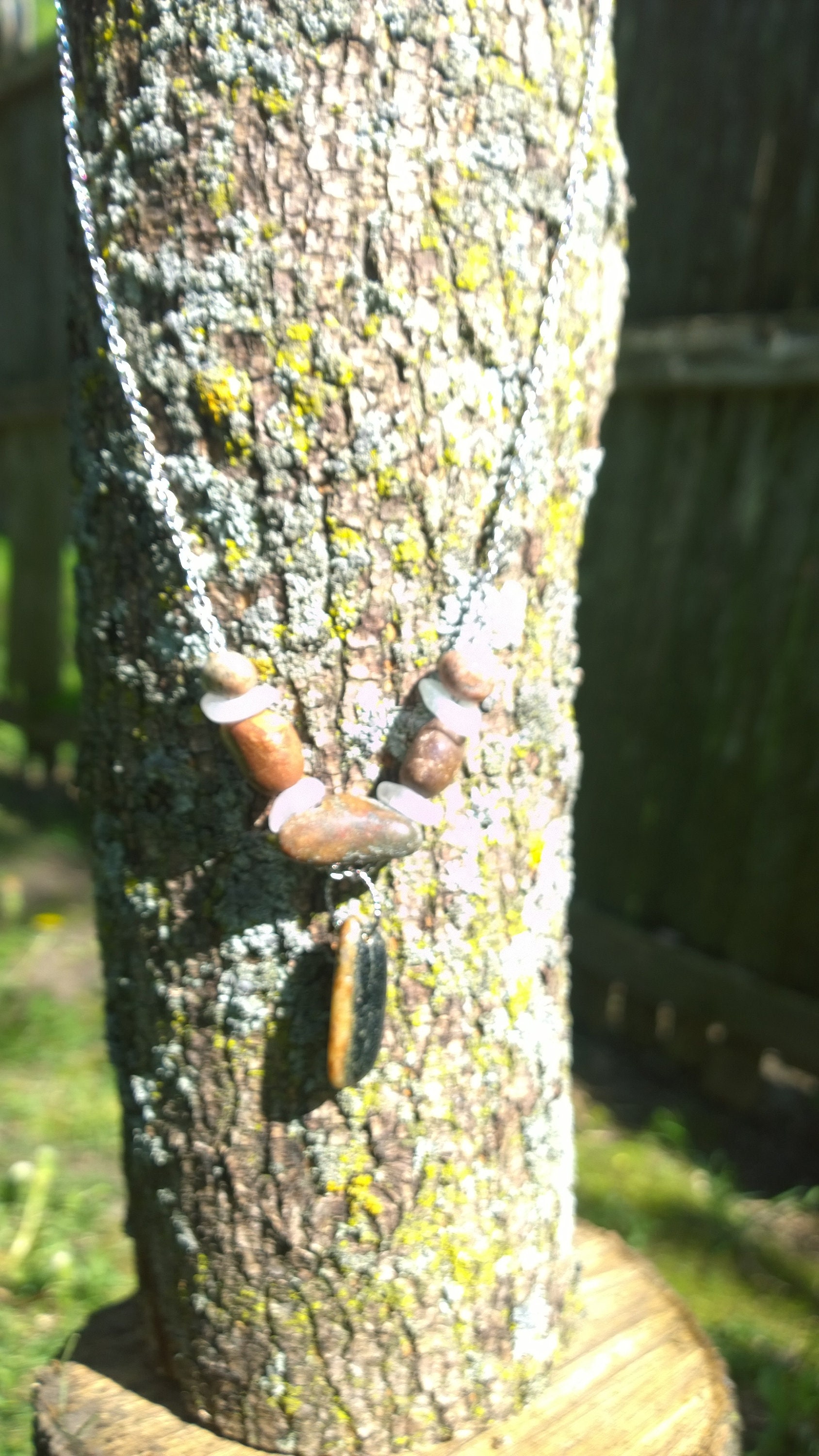 Zwei Farbige Lake Michigan Stein Anhänger Und Strand Glas Halskette Zwei Farbige Lake Michigan Stein Anhänger Und Strand Glas Halskette von Southportstones