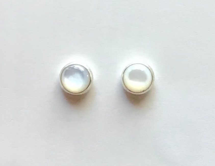 Perlmutt Ohrstecker - M.o.p Sterling Silber 4mm, 5mm, 6mm Perlmutt Ohrstecker - M.o.p Sterling Silber 4mm, 5mm, 6mm von SouthwestTQ