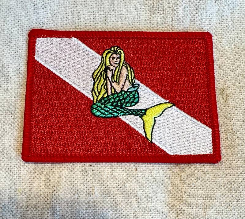 Merjungfrau Scuba Flagge Patch Ozean Tauchen Aufbügler Gestickte Applikation Taucher Down Emblem von SouvenirPatch