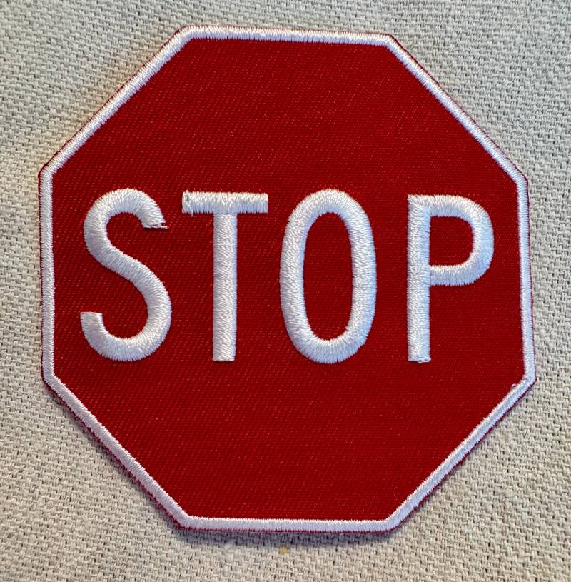 Rotes Stoppschild Patch Gestickt Aufbügler Applikation Landstraße Verkehrsschild Straße Emblem Biker Symbol von SouvenirPatch