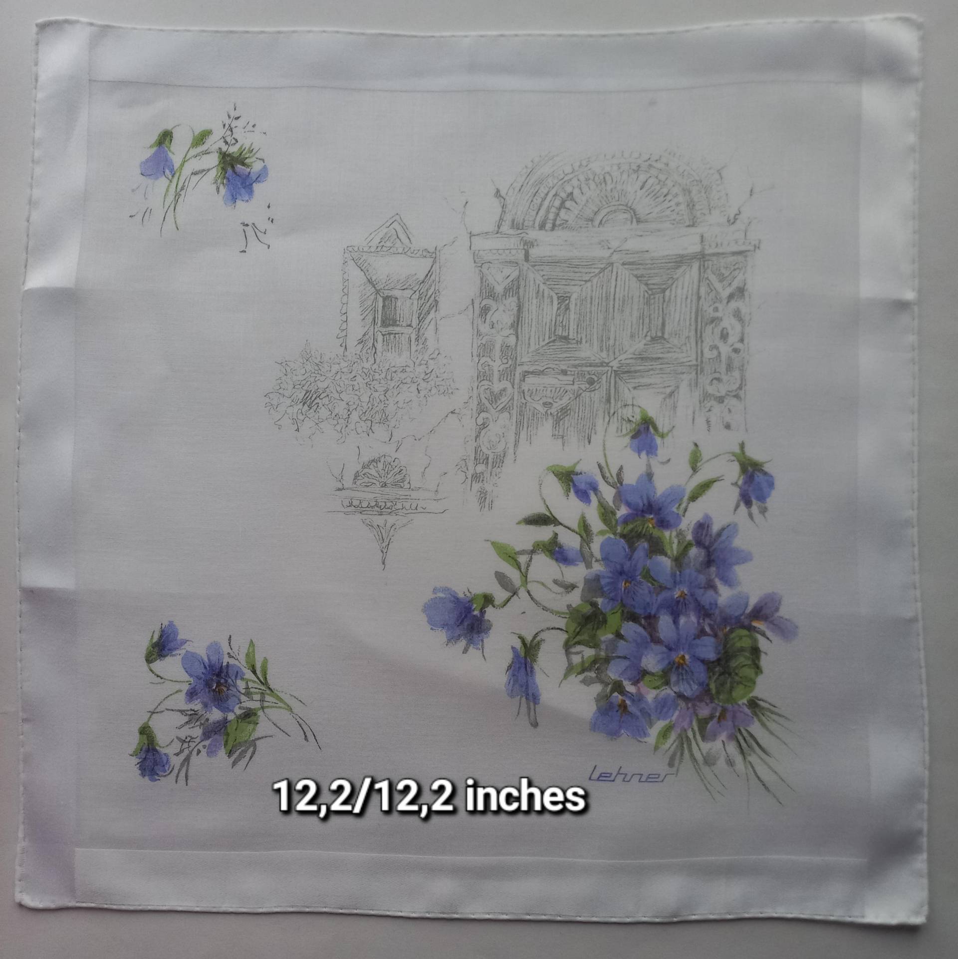Vintage Lehner Taschentuch Violette Blümchen, Baumwolle, Handgesäumt, Gebraucht, 32 cm Vintage Lehner Taschentuch Violette Blümchen, Baumwolle, Handgesäumt, Gebraucht, 32 cm von SovietToysHouse