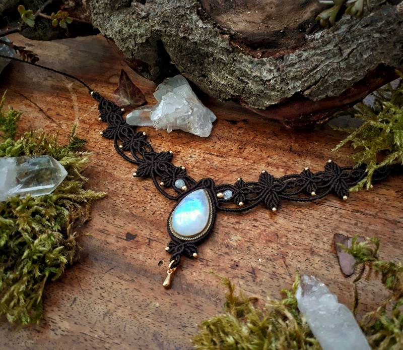 Makramee Collier Regenbogenmondstein, Makrameekette Kette Labradorit, Elfenschmuck, Avalon, Regenbogenmondstein von SoweluCrafts