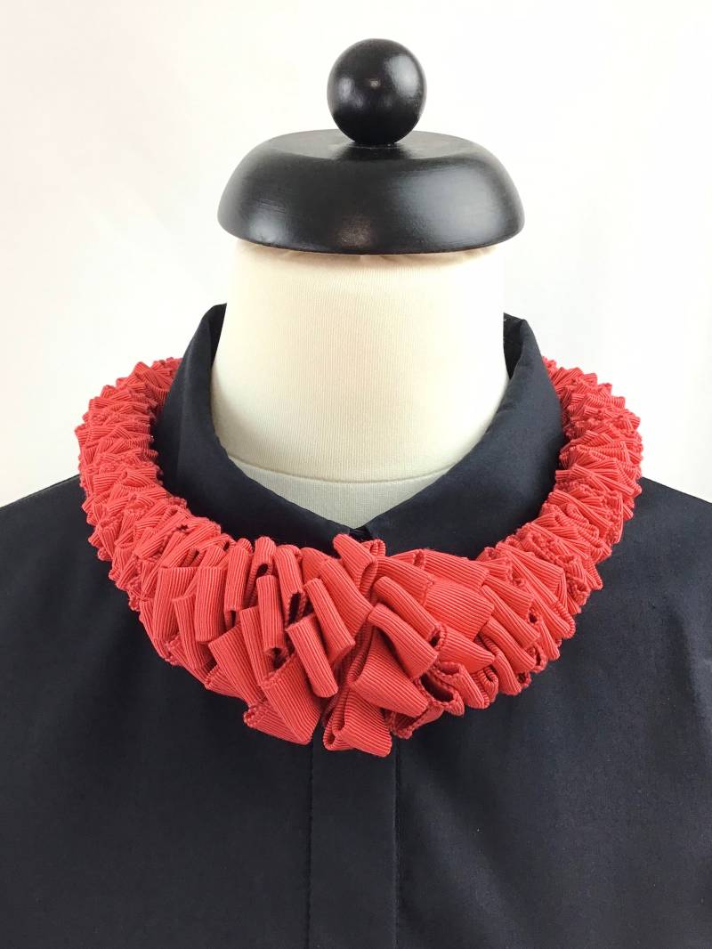 Kette Aus Vintage-Ripsband Farbe Hummer Model Alba von SoyComoSoy