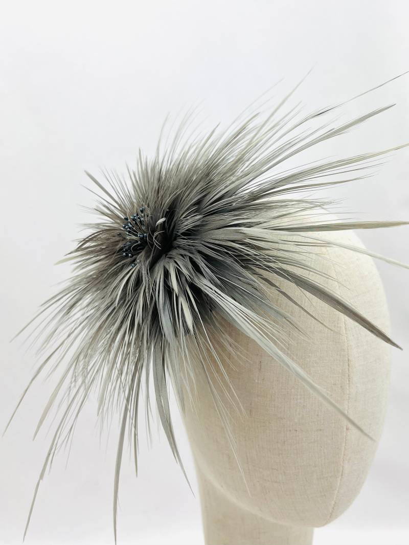 Kopfschmuck Aus Reiherfedern Farbe Grau von SoyComoSoy