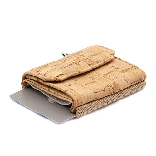 Space Wallet Kleine Geldbörse mit Münzfach aus nachhaltigem Kork I Robustes, langlebiges Material | Vegan I 15 Karten + Geldscheine + Münzen I Kork Push Natural von Space Wallet