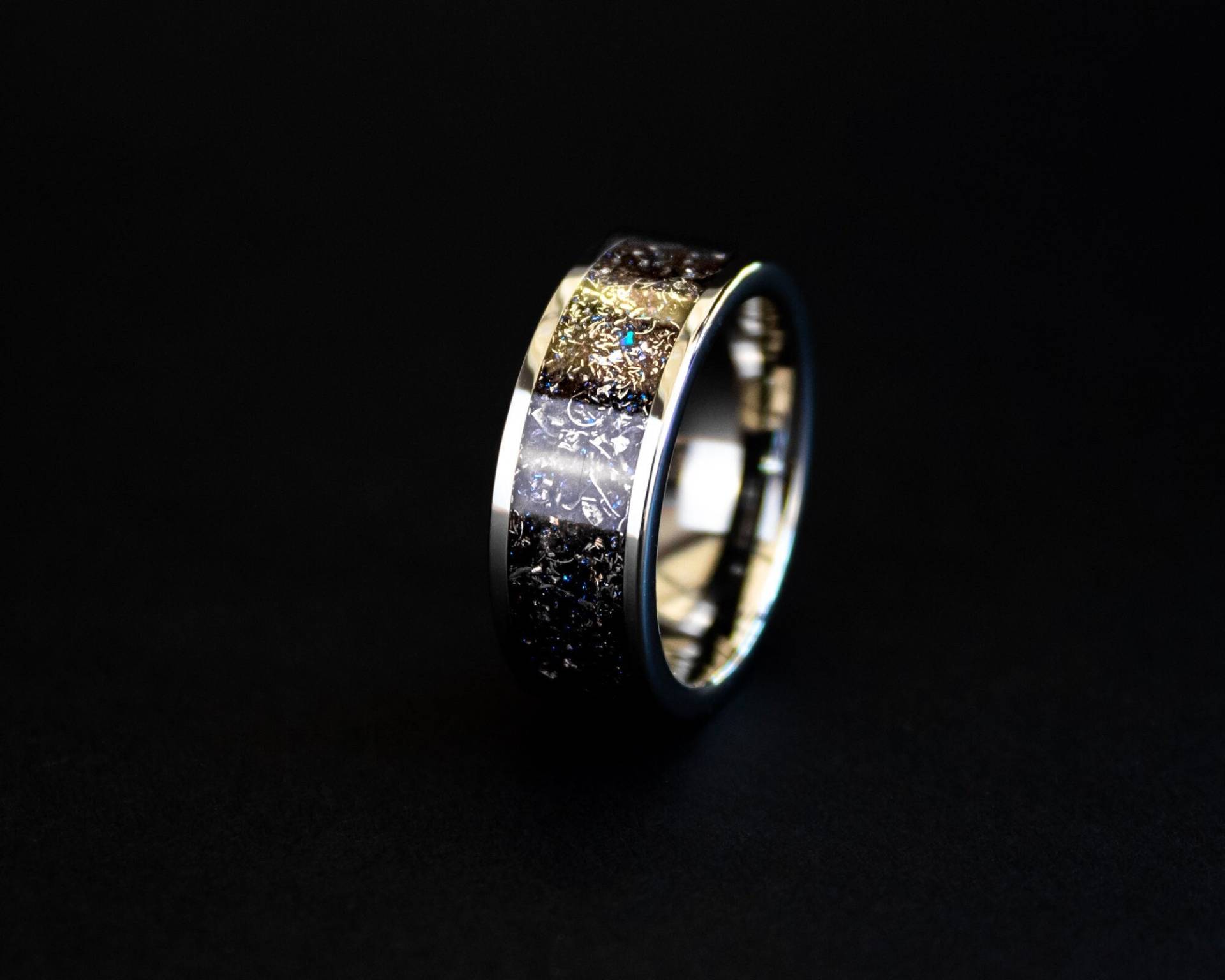 Herren Wolfram Meteorit Ring Mit Echtem Und Ehering von SpaceAgeRings