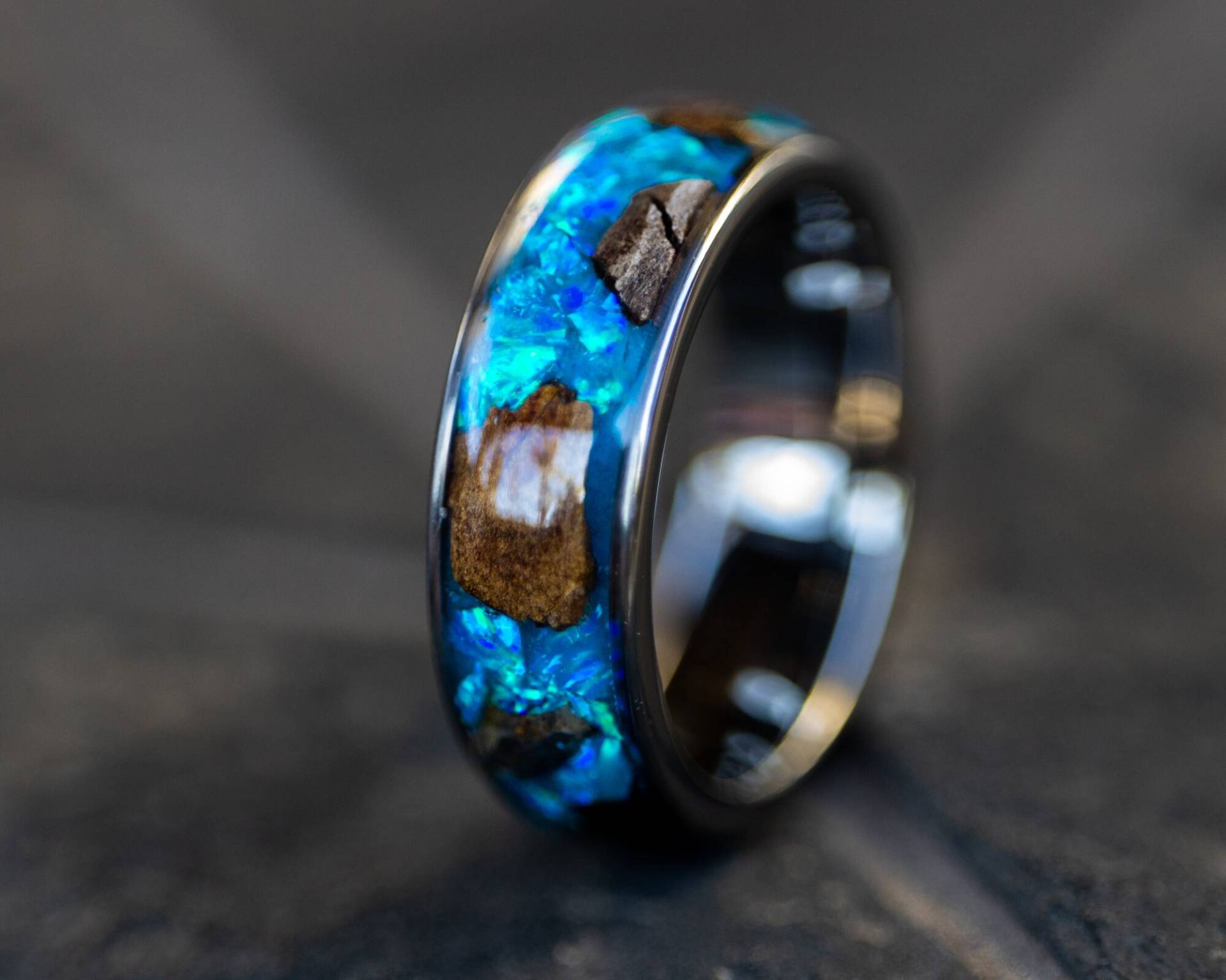 Lunar Meteorit Und T-Rex Ring, Herren Ring Mit Dinosaurier Knochen Blauer Wolfram von SpaceAgeRings