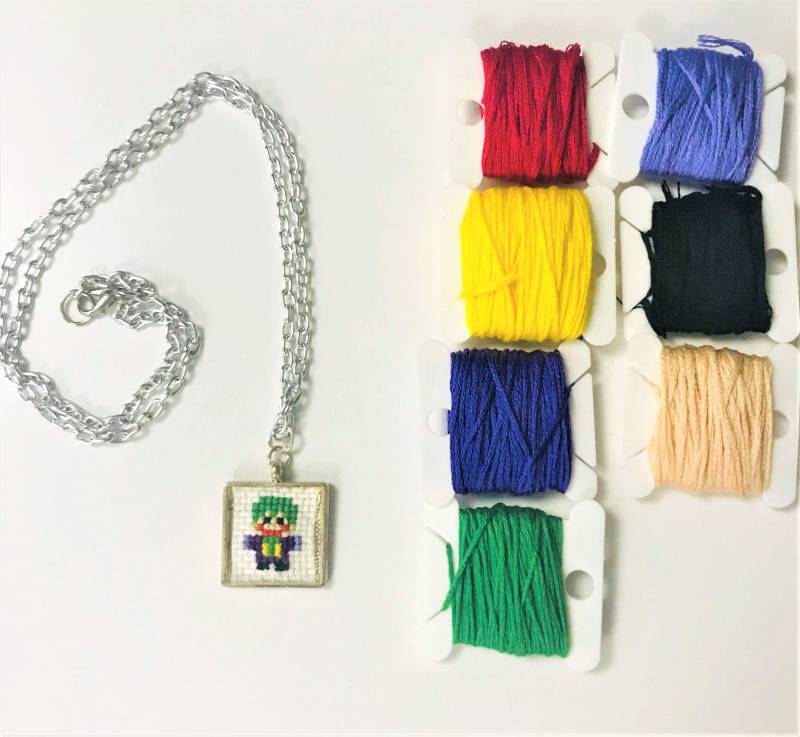 Der Joker Dc Universum Inspiriert Kreuzstich Anhänger Halskette von SpaceAmanda