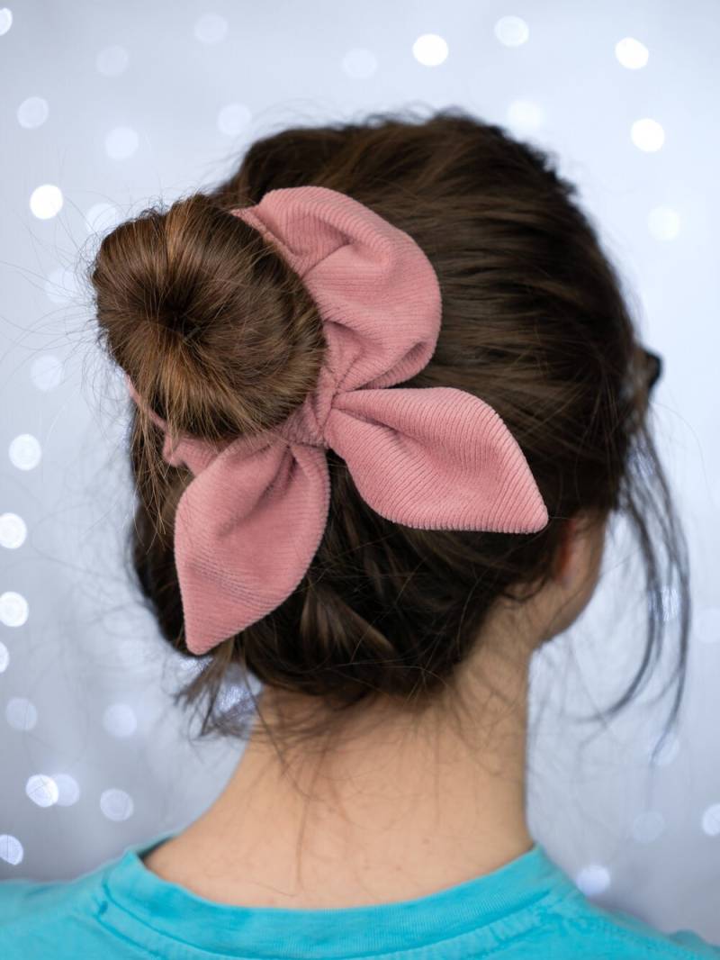 Samt Cord Strick Scrunchie Mit Hasenohrschleife von SpaceCatSupplyCo