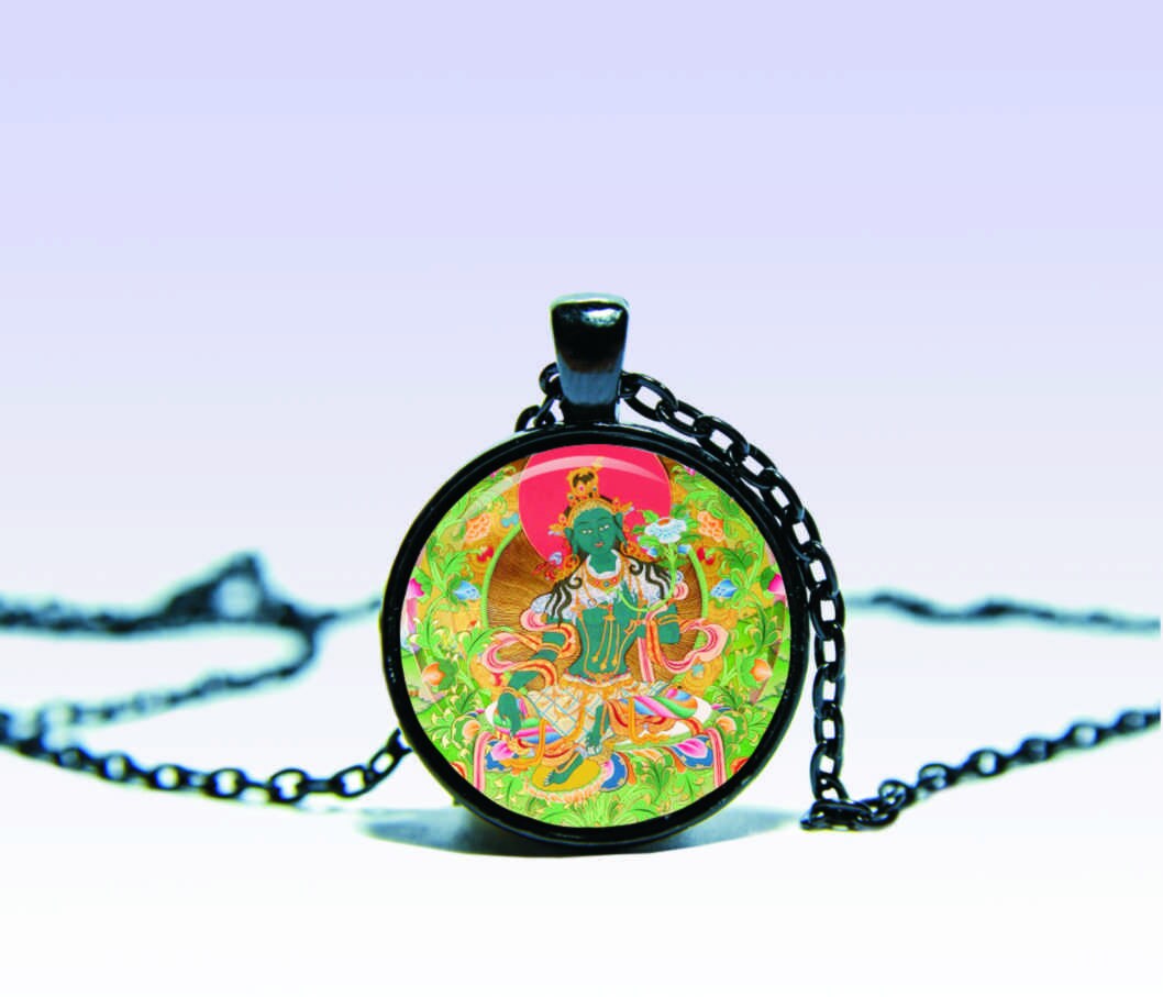 Grüne Tara Amulett Om Halskette Charm Anhänger Yoga Lotus Grüne Tara Amulett Om Halskette Charm Anhänger Yoga Lotus von SpacePendant