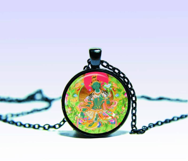 Grüne Tara Amulett Om Halskette Charm Anhänger Yoga Lotus Grüne Tara Amulett Om Halskette Charm Anhänger Yoga Lotus von SpacePendant