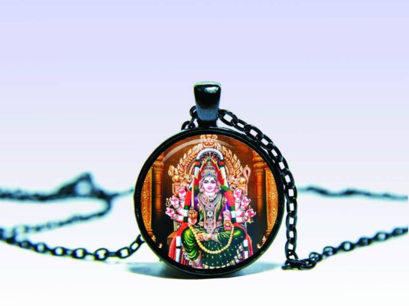 Mariamman Hindu Göttin Anhänger Fruchtbarkeit Amulett Halskette Mariamman Hindu Göttin Anhänger Fruchtbarkeit Amulett Halskette von SpacePendant