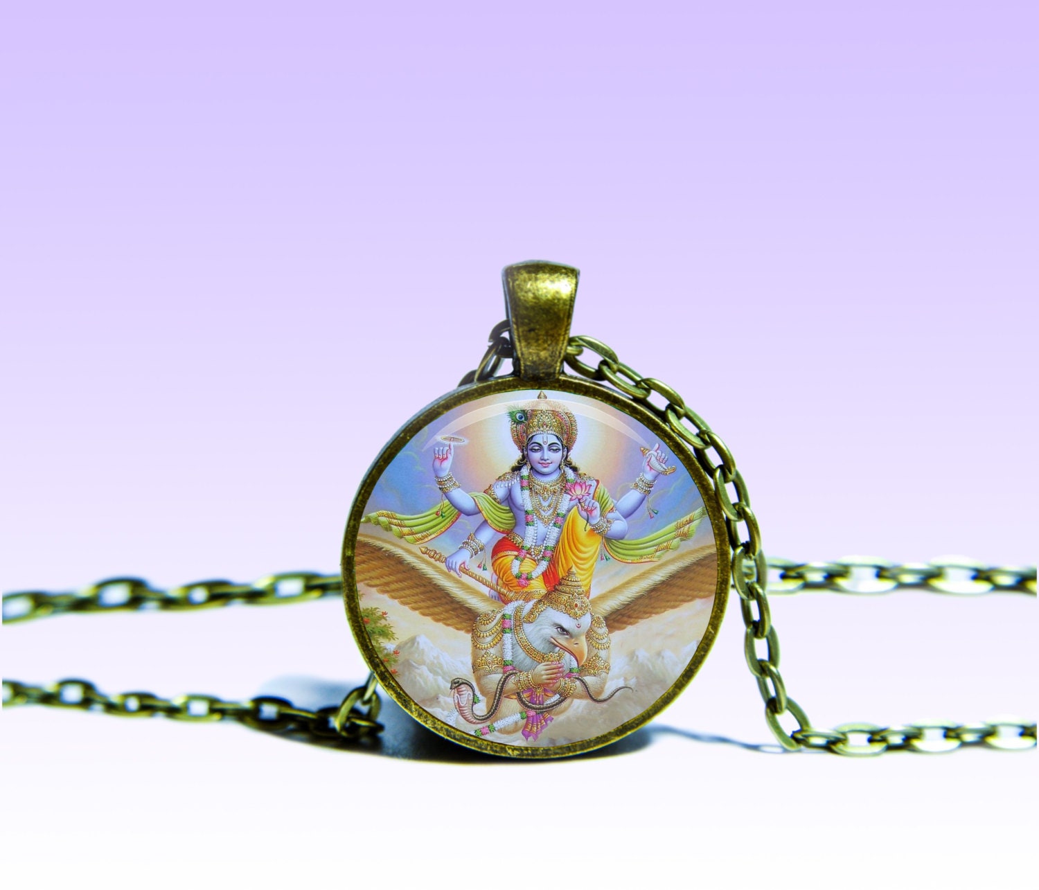 Vishnu Auf Garuda Anhänger Gott Der Erhaltung Amulett, 61 cm Kette Lotus Vishnu Auf Garuda Anhänger Gott Der Erhaltung Amulett, 61 cm Kette Lotus von SpacePendant