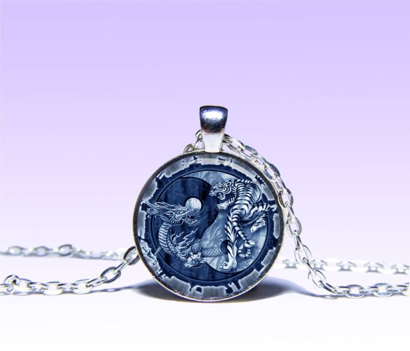 Yin Yang Drachen Und Tiger Anhänger Halskette Sternzeichen Schmuck Charm Yin Yang Drachen Und Tiger Anhänger Halskette Sternzeichen Schmuck Charm von SpacePendant