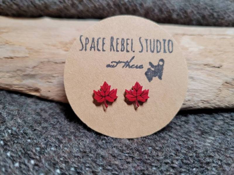 Rote Ahorn Blatt Ohrstecker, Herbst Schmuck von SpaceRebelStudio