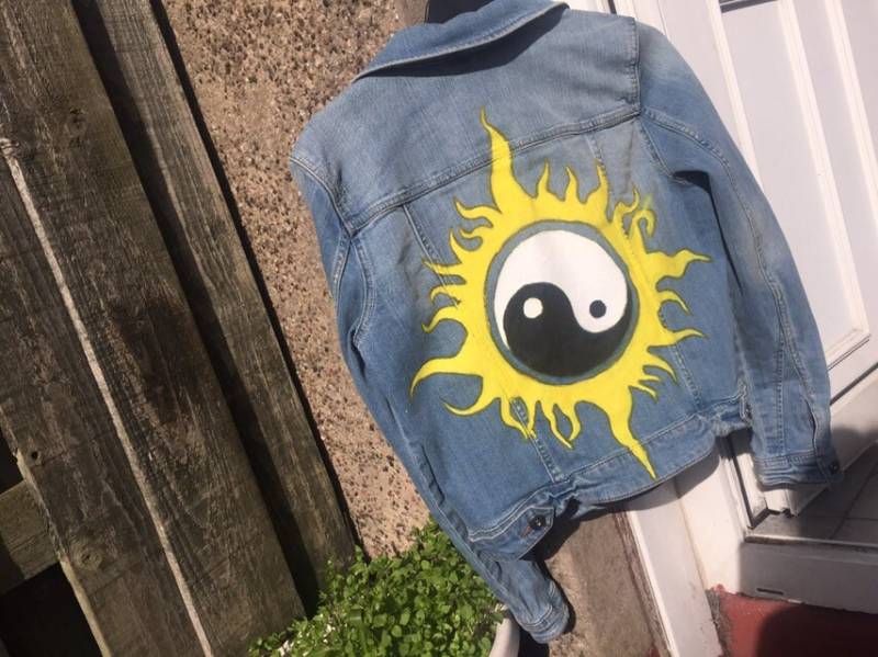 Hand Bemalte Yin Und Yang Demin Jacke von SpaceRituals
