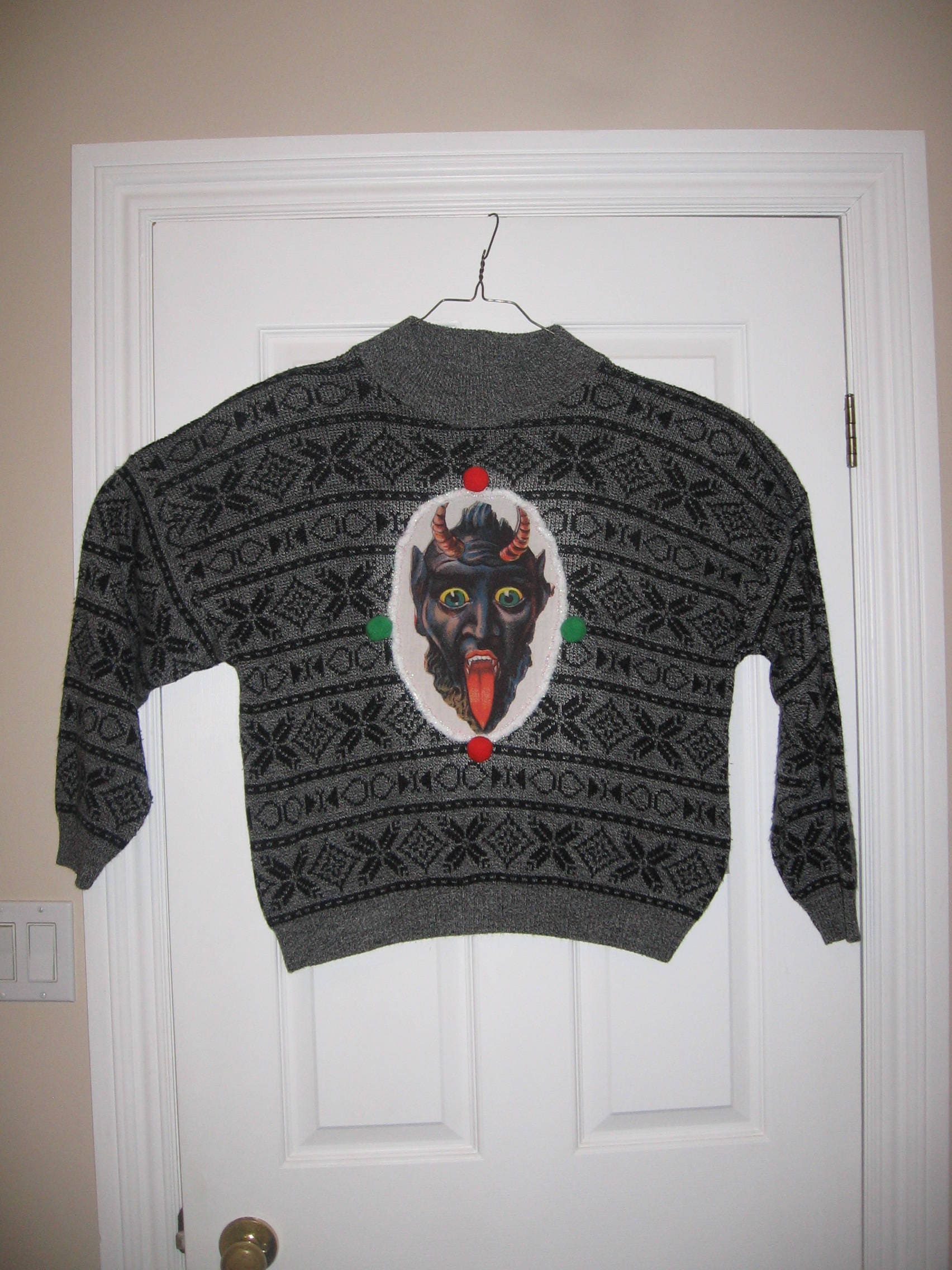 Krampus Ugly Weihnachtspullover Vintage 1980Er Damen Xl Herren Groß Schwarz Grau Schneeflocken Muster Krampus Ugly Weihnachtspullover Vintage 1980Er Damen Xl Herren Groß Schwarz Grau Schneeflocken Muster von Spacecat1
