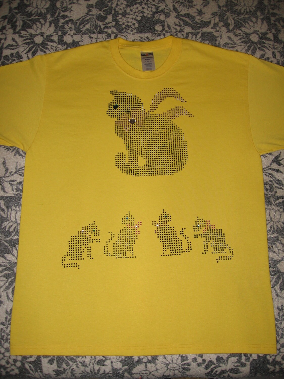 Schwarze Und Graue Katze Kätzchen Handpainted T-Shirt Extragroße Xl Gelb Hässlich Christmas Sweater Stil Schwarze Und Graue Katze Kätzchen Handpainted T-Shirt Extragroße Xl Gelb Hässlich Christmas Sweater Stil von Spacecat1
