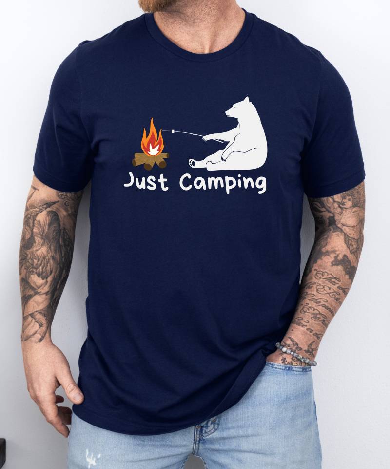 Camping T-Shirts, Camp, Camp Fire, Clothing, Bear, Bear T-Shirts, Fire T-Shirt, Gear, Relax, Marshmallow Camping T-Shirts, Camp, Camp Fire, Clothing, Bear, Bear T-Shirts, Fire T-Shirt, Gear, Relax, Marshmallow von SpacemanRobin