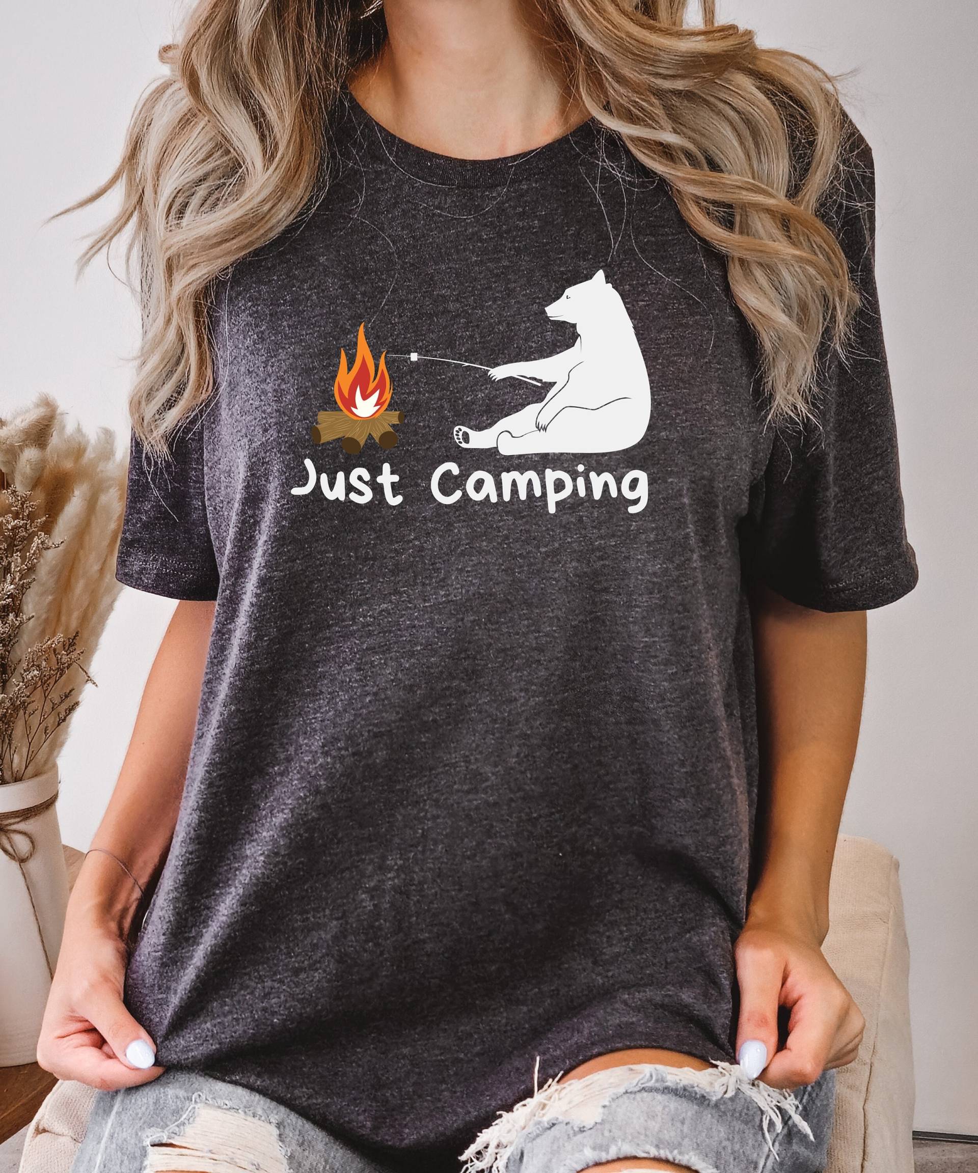 Camping T-Shirts, Camp, Camp Fire, Clothing, Bear, Bear T-Shirts, Fire T-Shirt, Gear, Relax, Marshmallow Camping T-Shirts, Camp, Camp Fire, Clothing, Bear, Bear T-Shirts, Fire T-Shirt, Gear, Relax, Marshmallow von SpacemanRobin