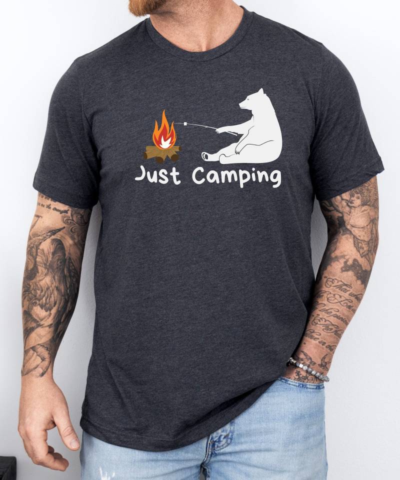 Camping T-Shirts, Camp, Camp Fire, Clothing, Bear, Bear T-Shirts, Fire T-Shirt, Gear, Relax, Marshmallow Camping T-Shirts, Camp, Camp Fire, Clothing, Bear, Bear T-Shirts, Fire T-Shirt, Gear, Relax, Marshmallow von SpacemanRobin