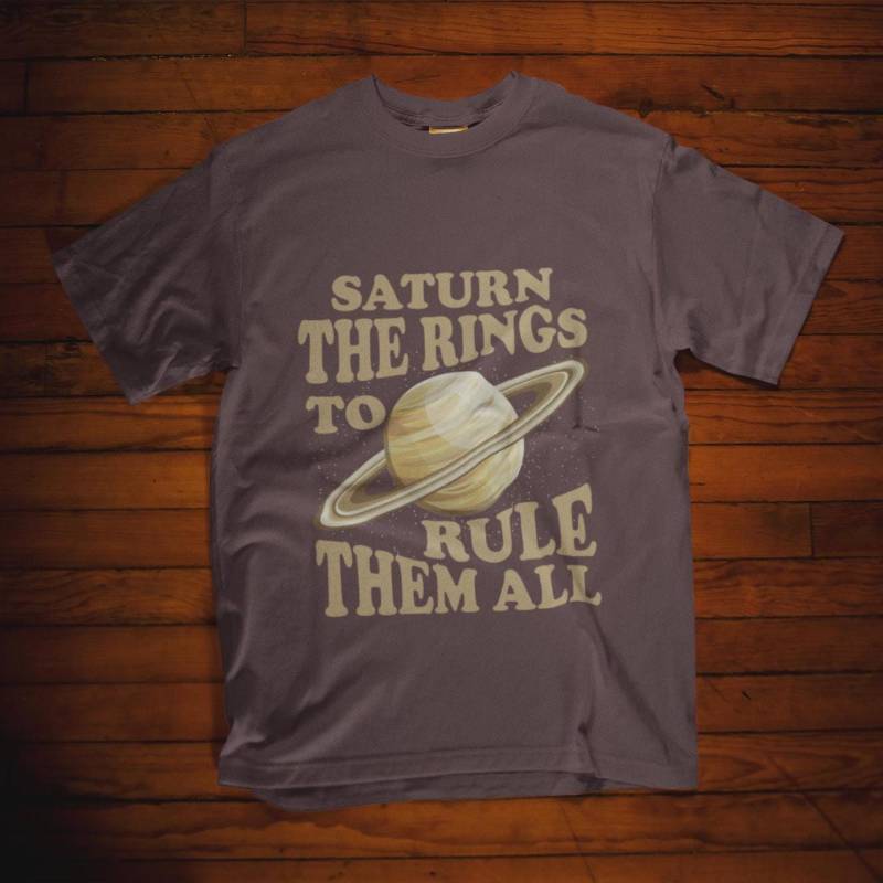 Nasa Weltraum Shirt, Planet Saturn T-Shirt, Ringe, Um Sie Alle Zu Regieren Astronomie Grafik Weltraum-Liebhaber Geschenk, Geek Wear Nasa Weltraum Shirt, Planet Saturn T-Shirt, Ringe, Um Sie Alle Zu Regieren Astronomie Grafik Weltraum-Liebhaber Geschenk, Geek Wear von Spacepacas