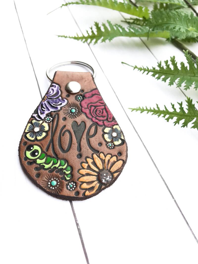 Liebe Leder Schlüsselanhänger, Floral Schlüsselbund, Punziert Und Gestempelt Leder, Süßer Boho von SpadeArcherLeather