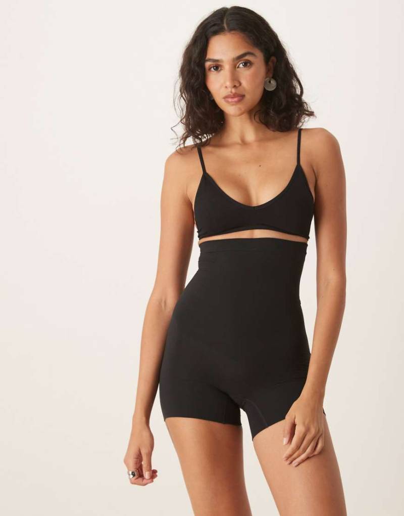 SPANXsculpt - Seamless Power - Nahtlose Shorts in Schwarz mit hohem Bund von Spanx